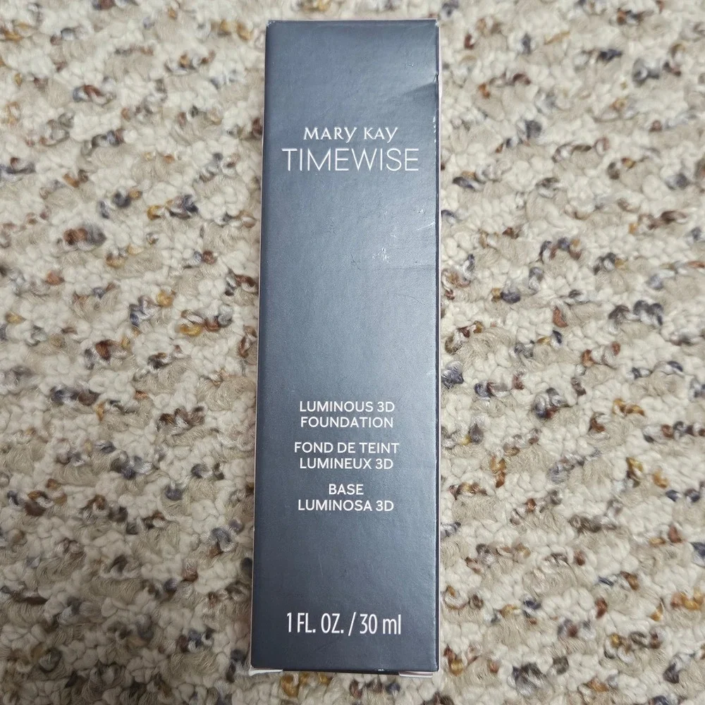 Mary Kay TimeWise Luminous 3D Foundation Ivory C 100 Normal to Dry Skin‎ 1oz